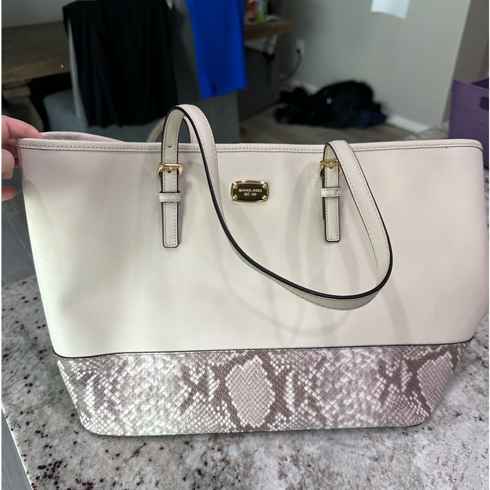 Michael Kors purse